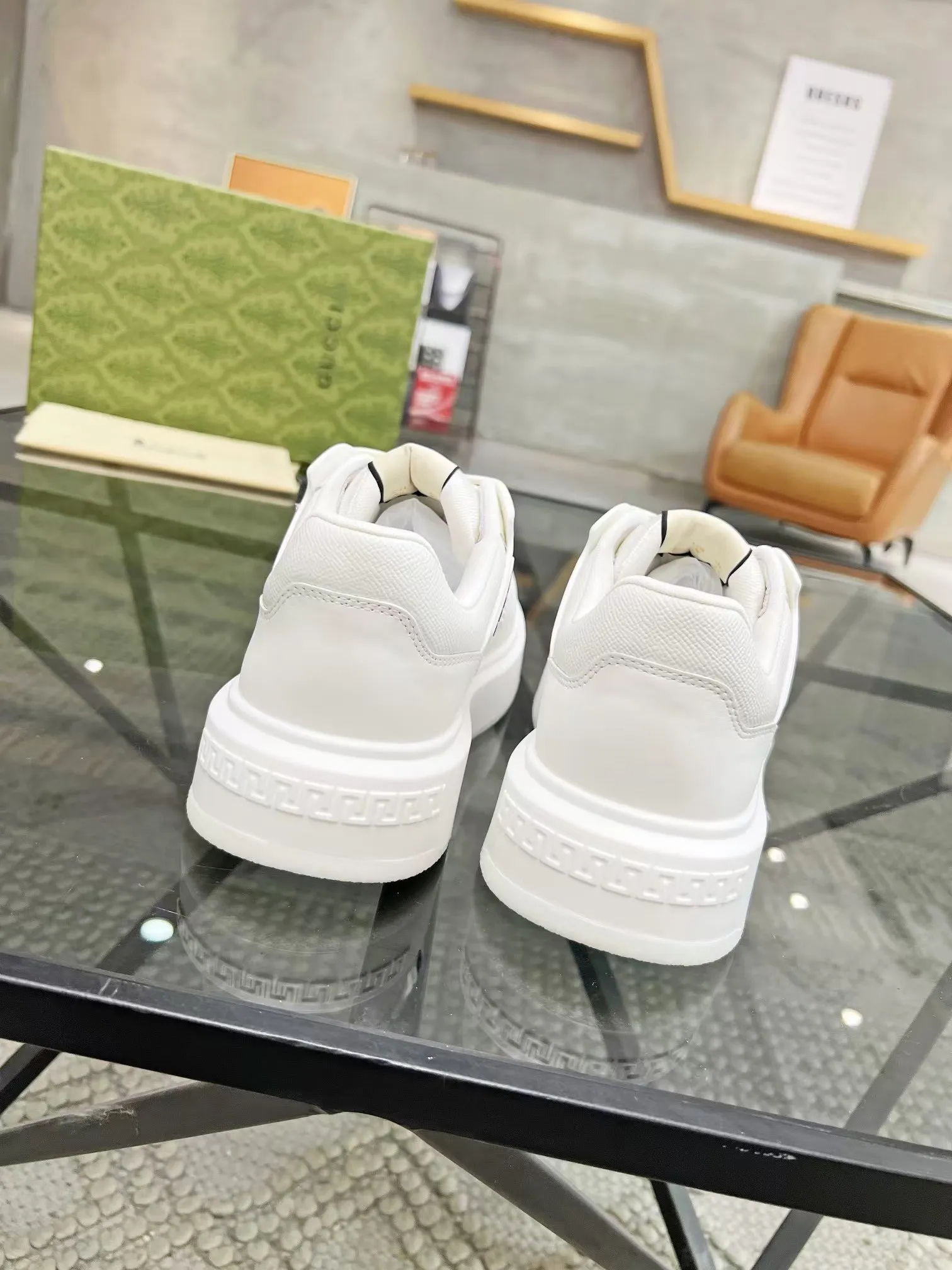 Men's Men's Shoes Men's Men's 💰460 new men's shoes GUCCI [Lightning] latest shoes shipped. Original quality, fashionable, made of special materials, sheepskin lining, brand new packaging. The foot feels super comfortable and the workmanship is impeccable. Size: 38-45